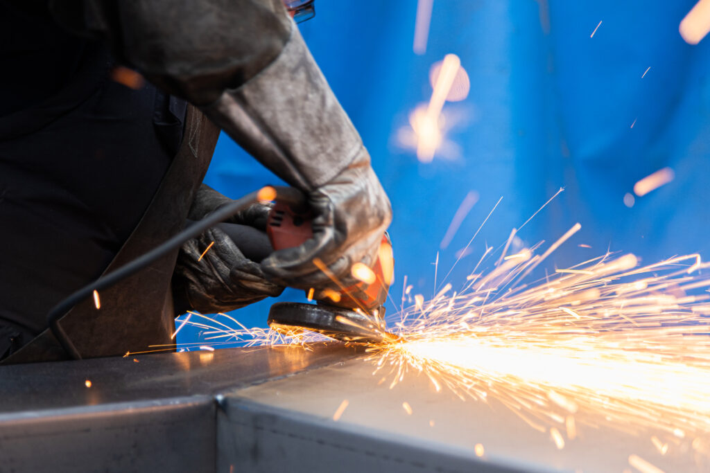 Desbarbado de piezas metálicas