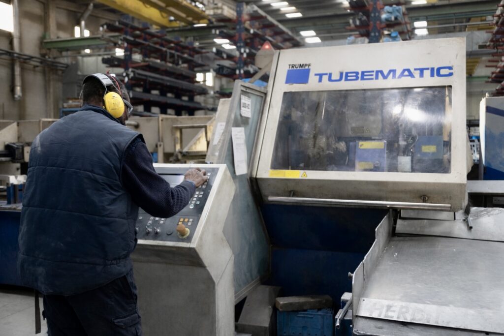 Pipe laser cutting machine